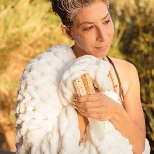 AVIVA STANOFF Marshmallow Chunky Knit Throw 50X70” in Cream Color